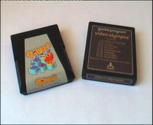 Abbildung 3: So sahen die Module für das Atari 2600 aus: links Q*Bert (vgl. Abb. 6), rechts Pong alias Video Olympics