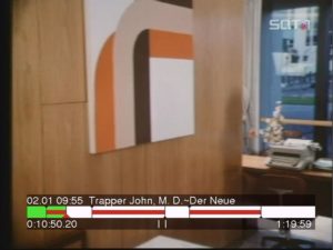 Abbildung 6: Bei VDR wird nicht etwa die Werbung, sondern die rot markierten Bereiche des Films in eine neue Datei kopiert. Der rote Pfeil zeigt die ausgewählte Schnittmarke, der grüne Balken die aktuelle Position in der Aufnahme