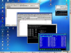 Abbildung 8: Alles integriert - von links nach rechts: Word für Windows, KWord, Windows-Konsole, Linux-xterm; zudem rechts oben: WinAmp und der Linux-Clone xmms