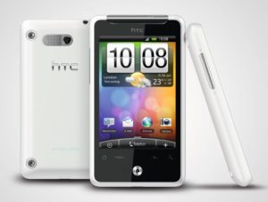 Kompaktes Handy von HTC, das Gratia mit Android 2.2 alias Froyo kommt - Grüße an Apple - in weiß.