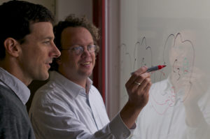 Dr. Christian Cachin (links) ist als IBMs Kryprographie-Experte bei Tcoud dabei. Dr. Matthias Schunter (rechts) ist ebenfalls von IBM und der technische Leiter des EU-Projekts. Foto: Michael Lowry, IBM Research Zurich