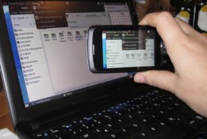 Abbildung 3: Dank eines VNC-Servers und des zugehörigen Clients steuern Sie den Gnome-Desktop über Ihr Android-Handy komfortabel von der Couch aus.
