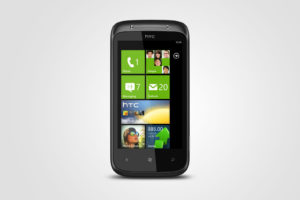 Abbildung 1: Das HTC Mozart 7 gleicht dem Nexus One, hat aber Windows Phone 7 an Bord, kein Android.