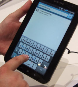 Abbildung 2: Samsungs Eingabetechnik Swype vereinfacht das Schreiben auf Touchscreens deutlich.