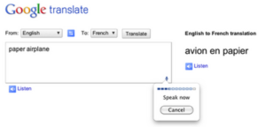 Spracheingabe im Google-Übersetzungsdienst über ein Mikrofon-Icon.