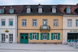 Abbildung 1: Der Schein trügt: Hinter der biederen Fassade verbirgt sich ein High-Tech-Unternehmen der besonderen Art.
