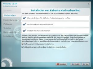 Abbildung 4: Bereits während der Installation lassen sich die wichtigsten Multimedia-Codecs auf den Rechner spielen. Updates lädt Kubuntu nur herunter, installiert sie aber vorerst nicht.