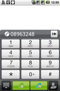 Abbildung 3: Über welche Karte Sie ausgehende Anrufe führen, wählen Sie mit den Buttons unter dem Ziffernblock.