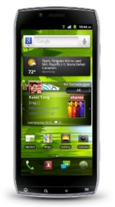 Der 4,8-Zoll-Touchscreen des Acer Iconia Smart lässt bei einer Auflösung von 1024x480 Pixeln reichlich Platz für Anwendungen.