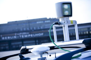 Abbildung 2: Der hochpräzise Laser-Scanner auf dem Dach erkennt Objekte in bis zu 70 Meter Entfernung (in Abhängigkeit von der Reflektivität sogar bis zu 90 Meter).