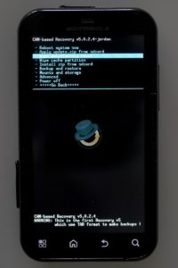 Abbildung 2: Der alternative Bootloader erlaubt nicht nur das Einspielen der neuen Firmware, sondern auch das Backup der alten.