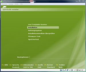 Abbildung 5: Die VM bootet vom DVD-Laufwerk. Mit der richtigen Sprache und der passenden Bildschirmauflösung kann die Linux-Installation beginnen.