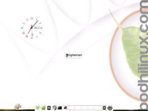 Abbildung 2: Der E17-Desktop von Bodhi Linux wirkt sehr aufgeräumt.