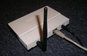 Abbildung 4: Ein WLAN-Access-Point verbindet das WLAN mit dem drahtgebundenen Netz (Foto: Hans-Georg Eßer).