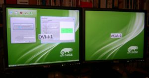 Abbildung 4: Vor allem beim Einsatz von zwei baugleichen Monitoren vergisst man manchmal, welcher wo angeschlossen wurde. Die KDE-Einstellungen zeigen deutlich die Anschlussart an.
