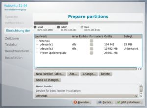 Abbildung 7: Der Installer wechselt im manuellen Betrieb zur englischen Sprache und stößt auf zwei Windows-Partitionen sowie "freien Speicherplatz".
