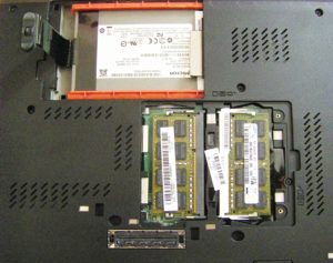 Abbildung 1: Beim W530 verbaut Lenovo den Massenspeicher (oben) und das RAM (unten) leicht zugänglich.