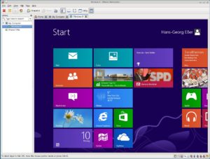 Abbildung 1: Über Reiter kann VMware Workstation mehrere laufende virtuelle Maschinen in einem Fenster unterbringen – um die VMs parallel zu beobachten, ziehen Sie einfach einen Reiter aus dem Fenster heraus.