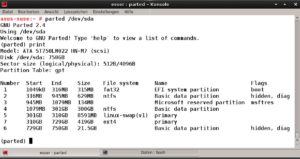 Abbildung 3: Anders als "gdisk", kann "parted" auch anzeigen, mit welchen Dateisystemen die Partitionen formatiert wurden.
