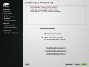 Abbildung 3: Rot markierte Einträge sind Warnungen. Im automatischen Partitionierungsvorschlag von YaST finden Sie normal nur eine Warnung, in der es ums Verkleinern der Windows-Partition geht.