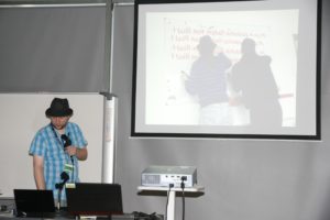 Jeden Morgen um halb zehn: "Wie man ein bewunderter Sprecher wird" - Jos Poortvliet in seinem OSC13-Workshop.