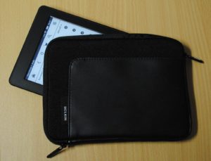 Abbildung 10: Sicher ist sicher: Wenn der Kindle Paperwhite Sie auf Reisen begleitet, sollten Sie ihm eine Schutzhülle spendieren.