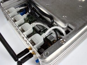 Abbildung 1: Das Gehäuse haben die Entwickler aus mehreren Schichten Aluminium konstruiert. Viel Platz bleibt da nicht mehr.