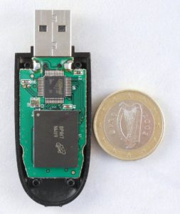 Abbildung 1: Portable Systeme auf USB-Sticks, die auf jedem angeschlossenen Rechner booten, stellen für Linux kein Problem dar. Allerdings tun Sie gut daran, die Zahl der Schreibzugriffe zu dämpfen.