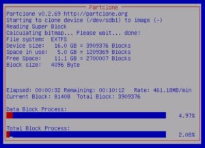 Abbildung 5: Clonezilla ist ein Festplatten-Cloneprogramm à la Norton Ghost. Das Live-System bietet kein richtiges GUI, sondern nur "Konsolengrafik". Dennoch müssen Sie keine Befehle von Hand eintippen.