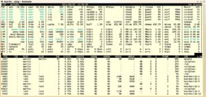 Abbildung 5: Atop mit Blick auf das Kompilieren von Kdepim. Zu erkennen ist eine gewisse Auslastung der CPU und der mSATA-SSD. Auch ein MySQL von Akonadi, das Kdepim mit Informationen versorgt, braucht einiges an CPU.