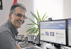 Martin Geuß betreibt mit "www.drwindows.de" eine der größten deutschsprachigen Blog-Communities zu Windows- und Microsoft-Themen. Seit 2009 wurde er sechsmal in Folge mit dem Award "Most Valuable Professional" von Microsoft ausgezeichnet, der jährlich an ausgewählte Experten verliehen wird. Wenn er gerade nicht am PC sitzt, streift er mit seinem Hund durch die Wälder oder bastelt an neuen Lego-Modellen.