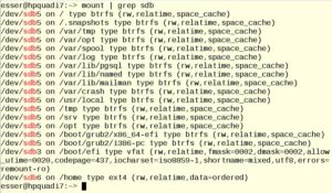Abbildung 1: OpenSuse 13.2 setzt auf BtrFS und erzeugt in einer Partition 15 Sub-Volumes.