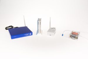 Abbildung 1: Das Testfeld aus Trutzbox, Relaxbox, Upribox und Eblocker (von links nach rechts) im Überblick.