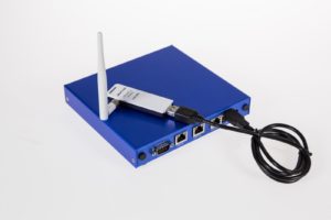 Abbildung 5: Die Trutzbox basiert auf einem speziellen Routerboard, braucht aber dennoch einen USB-WLAN-Stick.