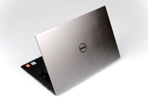 Abbildung 1: Außen Alu und Carbon, innen ein Core i7 mit bis zu 16 GByte RAM: Der Dell XPS 13 besticht nicht nur mit äußeren Werten.