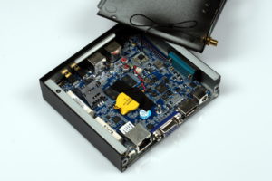 Abbildung 3: Per mSATA und Mini-PCI-Express lässt sich der Giada F210U in Grenzen aufrüsten.