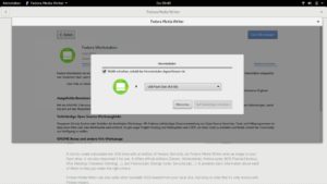 Abbildung 2: Der neue Fedora Media Writer erleichtert die Vorarbeiten zur Installation, indem er selbstständig ISO-Images herunterlädt und auf USB-Sticks transferiert.