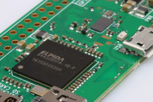 Abbildung 7: Die trichterf&ouml;rmige Struktur dient dem Pi&nbsp;Zero&nbsp;W als Antenne und fischt die Funksignale f&uuml;r WLAN und Bluetooth aus der Luft. 