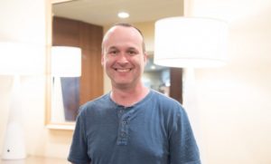 Abbildung 2: Chris Mason entwickelt als Angestellter von Facebook am Dateisystem Btrfs. So profitieren beide Seiten von der Arbeit des Programmierers. (Bild: Swapnil Bhartiya, CC BY)