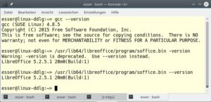 Abbildung 1: GCC und LibreOffice geben &uuml;ber die Option "--version" die Versionsnummer aus. Der Warnhinweis beim mittleren Kommando informiert dar&uuml;ber, dass die Variante mit einem "-" veraltet ist. 