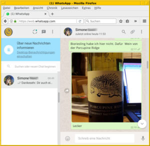 Abbildung 6: WhatsApp bietet die M&ouml;glichkeit, den Chat mit Bild und Kommentaren zu garnieren.