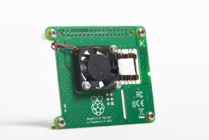 Abbildung 2: Über ein HAT versorgen Sie den RasPi 3B+ bei Bedarf via Ethernet mit Daten und zusätzlich Strom. (Bild: Raspberry Pi Foundation)
