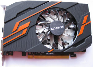 Abbildung 1: Die Gigabyte GeForce GT 1030 OC bietet eine kostengünstige Alternative für Anwender, die Filme ansehen und nicht allzu anspruchsvolle Spiele zocken möchten.