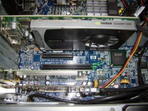 Abbildung 1: Verschiedene PCIe-Steckplätze in einer HP-Z600-Workstation.