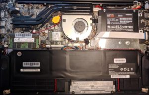 Abbildung 2: Nach dem Öffnen lassen sich bei Bedarf HDD/SDD, Hauptspeicher, der Akku sowie das WLAN-Modul ausbauen und ersetzen.