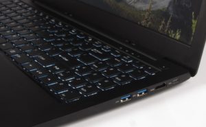 Abbildung 3: Neben 2 normalen USB-3.1-Anschlüssen und einem HDMI-Port findet sich auf der rechten Seite des Librem 15 auch ein USB-3-Port als Typ-C.