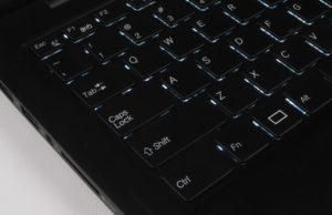 Abbildung 5: Die Tastatur des Librem 15 eignet sich auch für Vielschreiber. Der Meta-Key trägt das Purism-Logo.