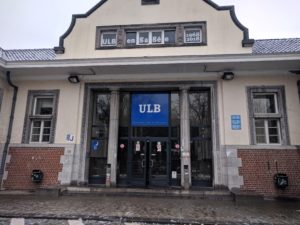 Abbildung 1: Die freie Universit&auml;t zu Br&uuml;ssel wurde 1834 gegr&uuml;ndet, der Haupteingang bietet Zugang zu den verschiedenen Geb&auml;uden.