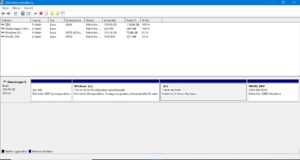 Abbildung 3: Mit der bei Windows 10 mitgelieferten Datenträgerverwaltung wird die Systempartition verkleinert, um Platz für Ubuntu zu schaffen.