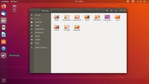 Abbildung 2: Die Gnome-Shell von Ubuntu auf dem NitroPad unterscheidet sich nur in einem Punkt von anderen Ubuntu-Installationen: Links in der Leiste l&auml;sst sich &uuml;ber das Icon die Nitrokey-App starten. Oben rechts ist die App nochmals verlinkt.